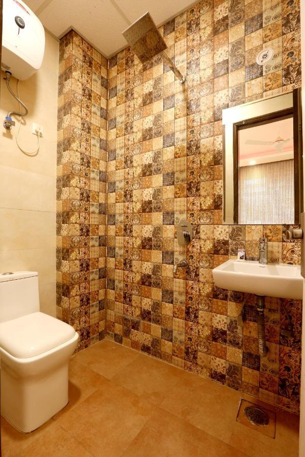 Hotel Ark Wood New Delhi Exterior photo